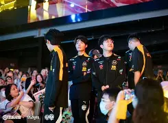 爱游戏体育app下载-游泳小组赛掀起高潮，庐州白虎队强势横扫胶东天狼队，老将里程碑之夜——目标直指冠军